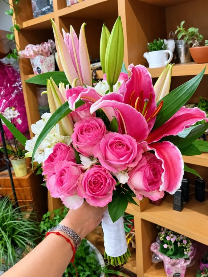 Foto de Buquê noiva Lírio e rosas
