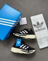 Miniatura de Adidas Adistar – Preto e Branco