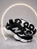 Miniatura de New Balance 9060 Preto e Branco
