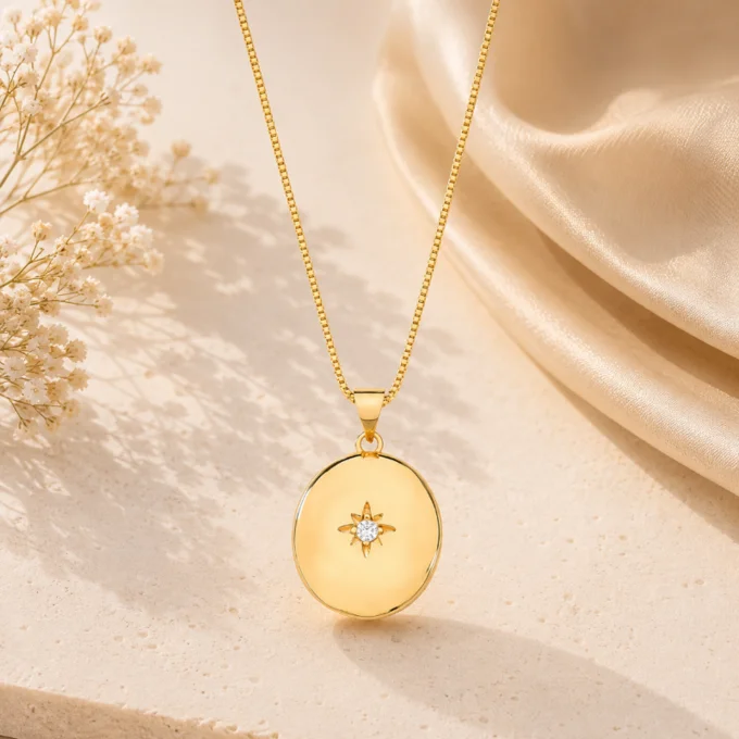 Foto de Colar Medalha Estrela com Zircônia