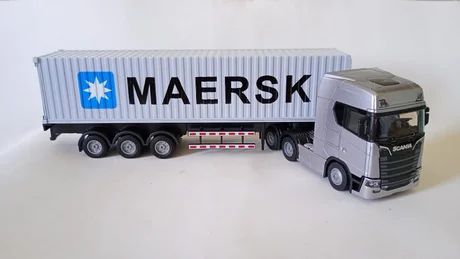 Foto de Miniatura Caminão Maersk Scania S730 Metal , Fricção. Luz E Som 1/50