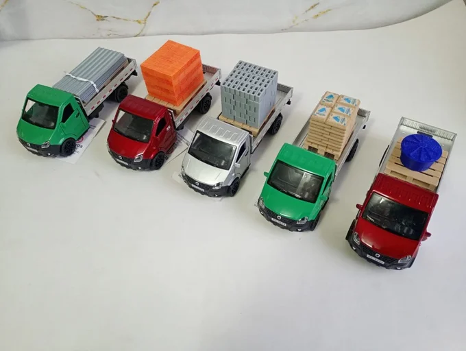 Foto de Miniatura Caminhão Iveco Fricção Carroceria  ( Caixa Agua , Tijolos e Blocos, Cimento, Telhas )