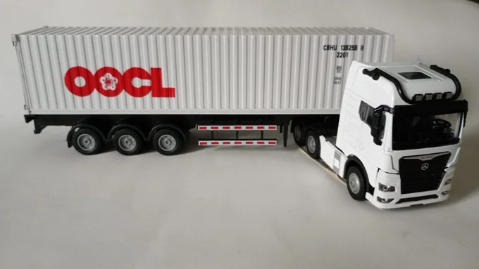 Foto de Miniatura Caminhão Diecast MERCEDES com Contêiner OOCL , Fricção, Som E Luz