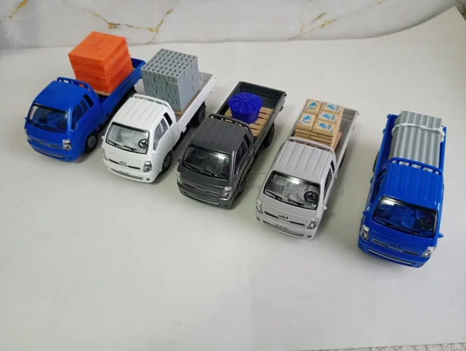 Foto de Miniatura Kia Bongo Mini Caminhão Fricção com Carga ( Telhas,Cimento,Tijolos,Bloco,Caixa Agua.)