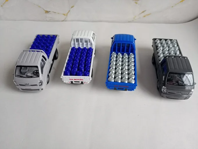 Foto de Miniatura Kia Bongo Mini Caminhão Fricção Carrinho Metal E Plástico com Carga ( GÁS )