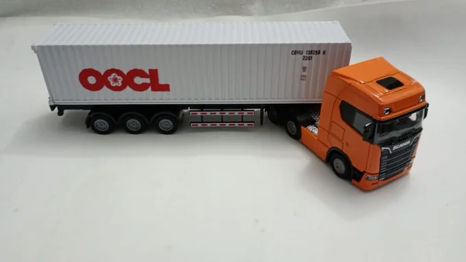 Foto de Miniatura Caminhão Diecast SCANIA com Contêiner OOCL , Fricção, Som E Luz
