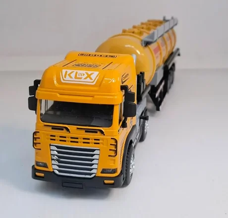Foto de Miniatura  Caminhão Tanque Miniatura com Luz, Som e Fricção