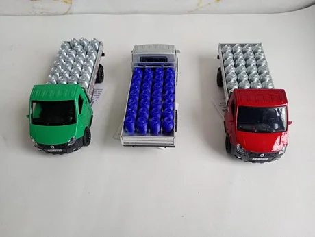 Foto de Miniatura Caminhão Iveco Fricção Carroceria com Carga ( GÁS )
