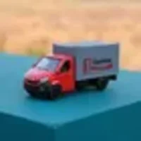 Miniatura de Miniatura Caminhão Iveco Fricção Carroceria Fechada 1:36