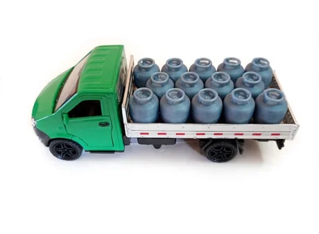 Foto de Miniatura Caminhão Iveco Fricção Carroceria com Carga ( GÁS )