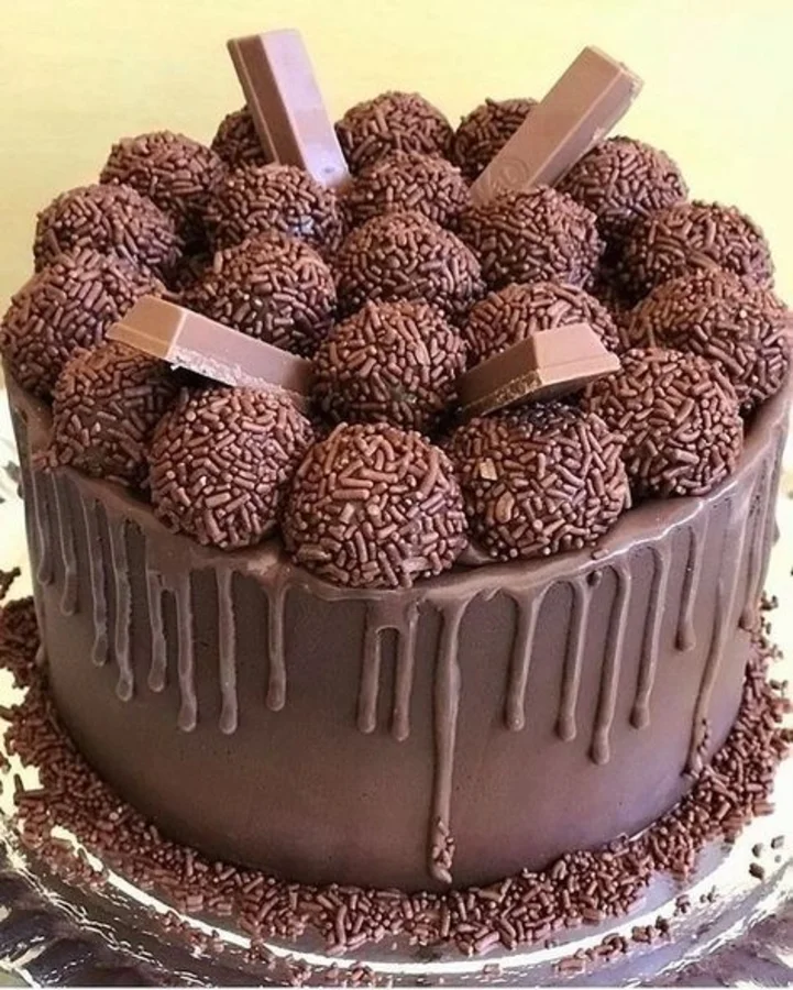 Foto de Bolo de Chocolate com KitKat