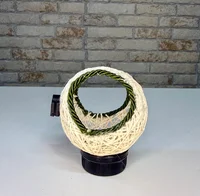 Miniatura de Ninho Coleiro Bola de Barbante – Branco com Detalhes Verdes