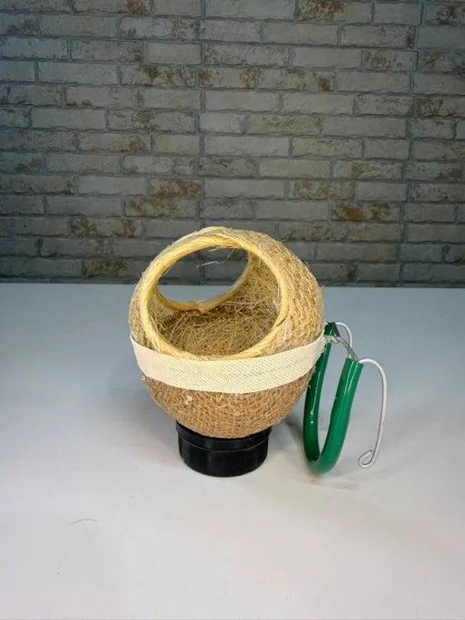 Foto de Ninho Bola 2 Furos para Coleiro – Detalhes Branco