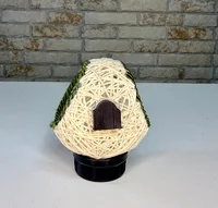 Miniatura de Ninho Coleiro Bola de Barbante – Branco com Detalhes Verdes